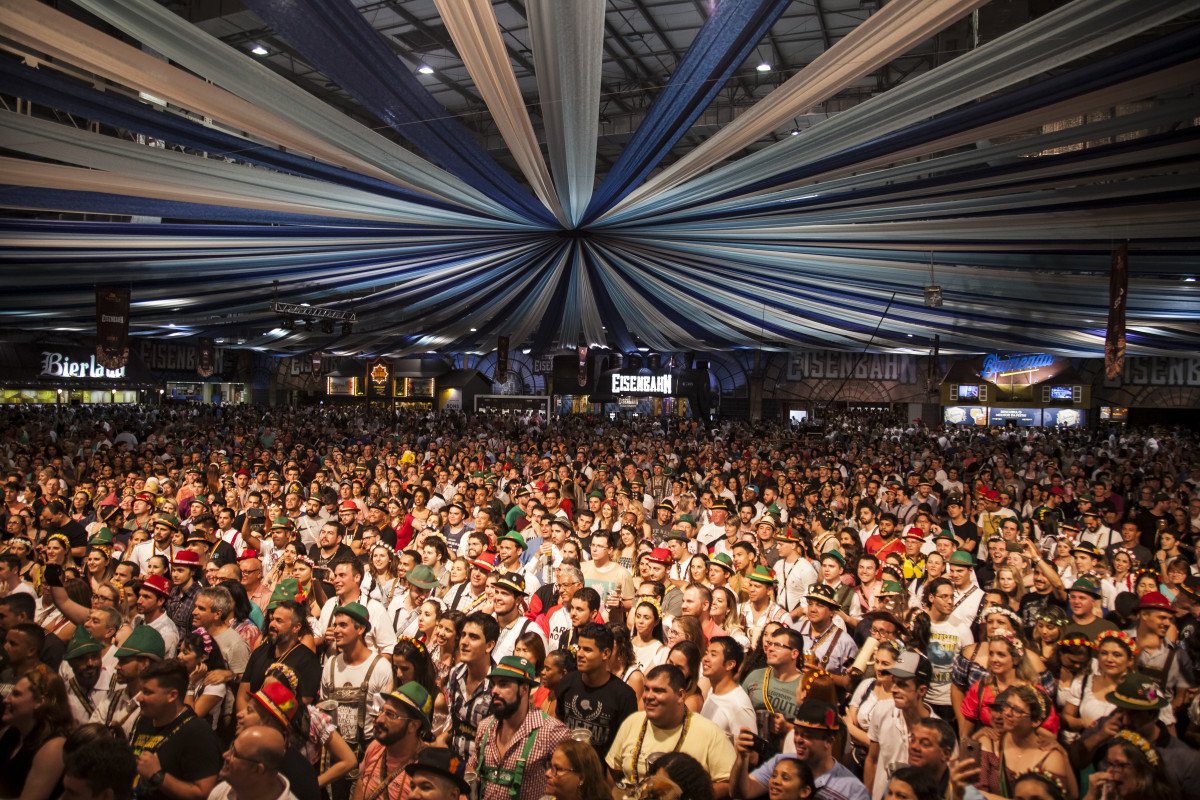 Juca na BaladaOktoberfest Blumenau 2024 Pacote Completo Juca na Balada